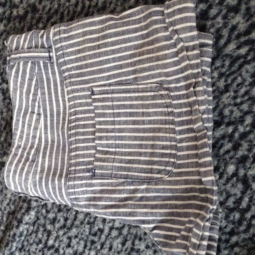 Shorts - Picture 3 of 3